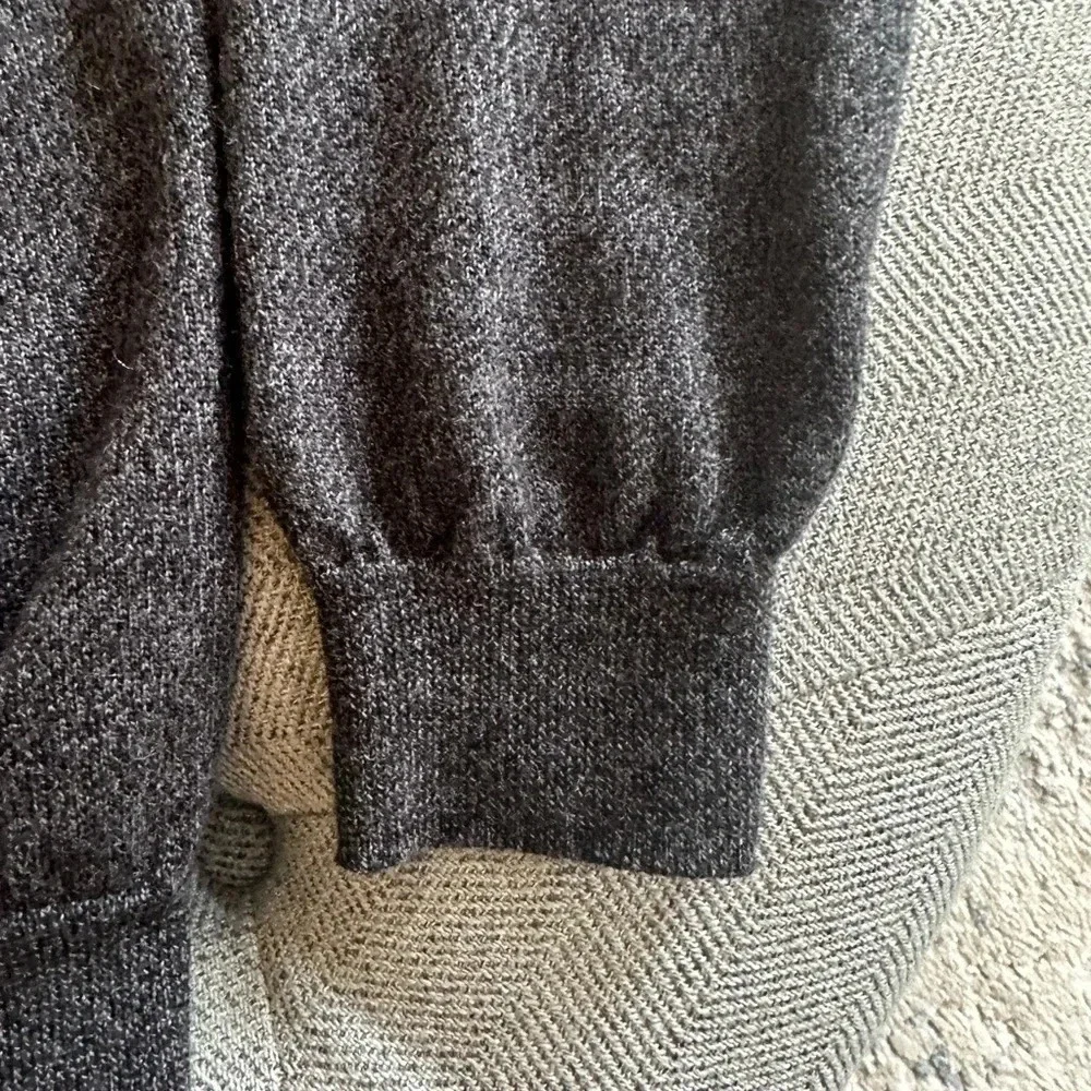 Calvin Klein Gray Italian Merino Wool V-Neck Sweater Men’s Size Medium